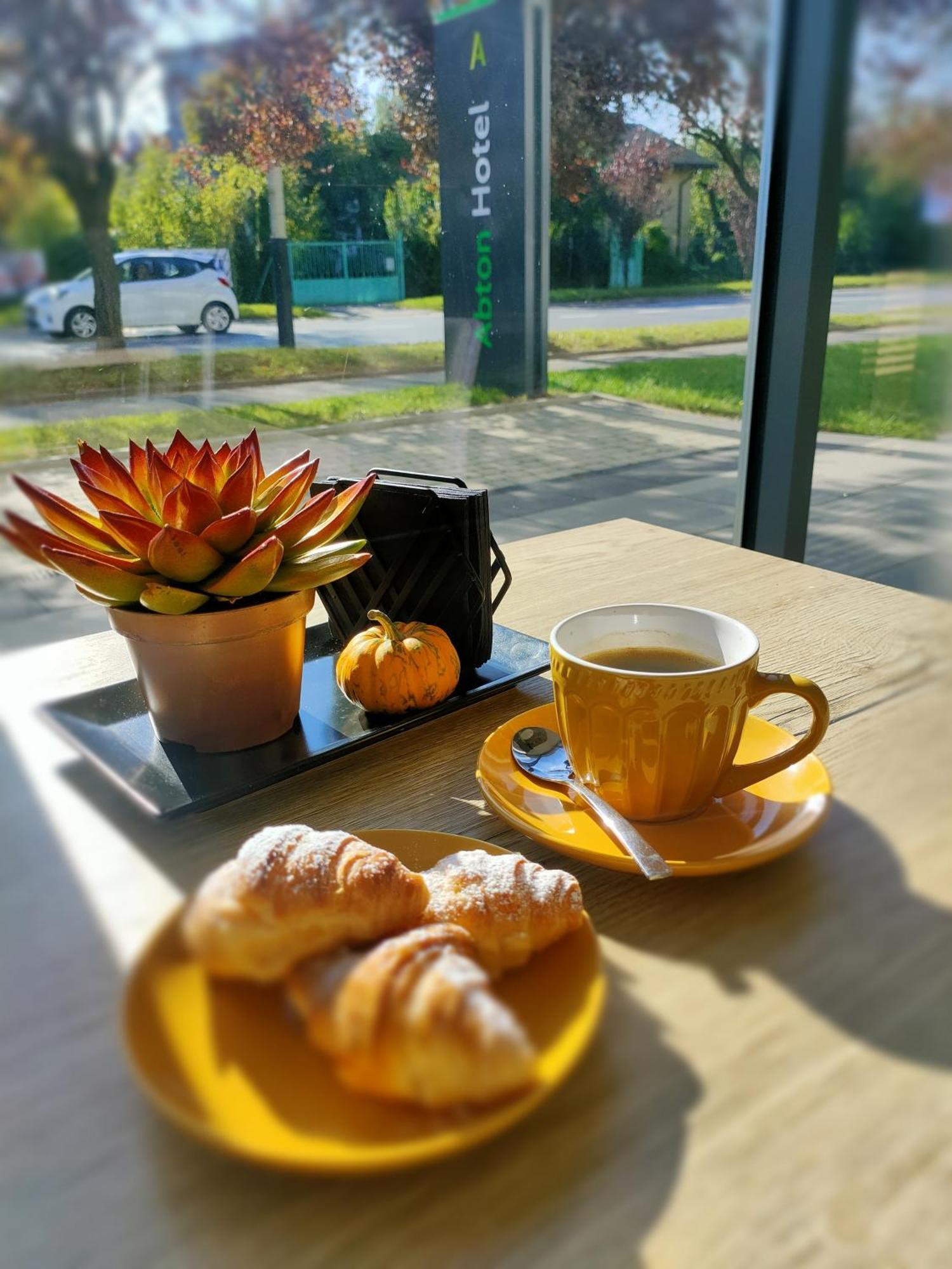 Abton Hotel Łódź Esterno foto